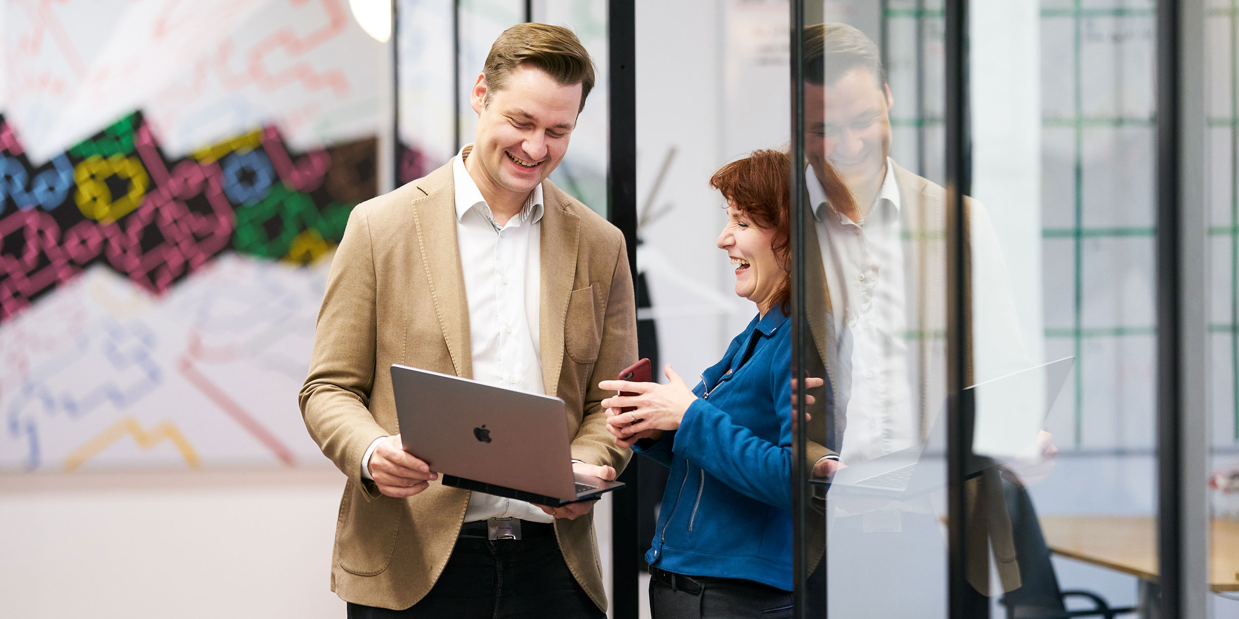 IT-ympäristön kehitys, Simo Kajaste ja Taru Purola hasan & partnersin toimistolla.