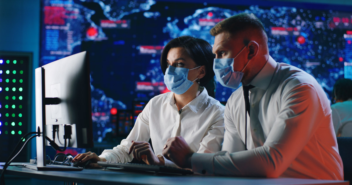 Turvallisuusuhat vaanivat verkon käyttäjiä. Tärkein suoja on ajantasainen tietoturva.