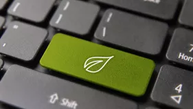 Tietokoneen näppäimistö, jossa on vihreä, puunlehden näköinen painike.